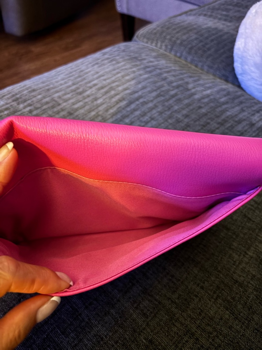 Gold-Chain Envelope Crossbody Bag in Hot Pink - Picture 5 of 6